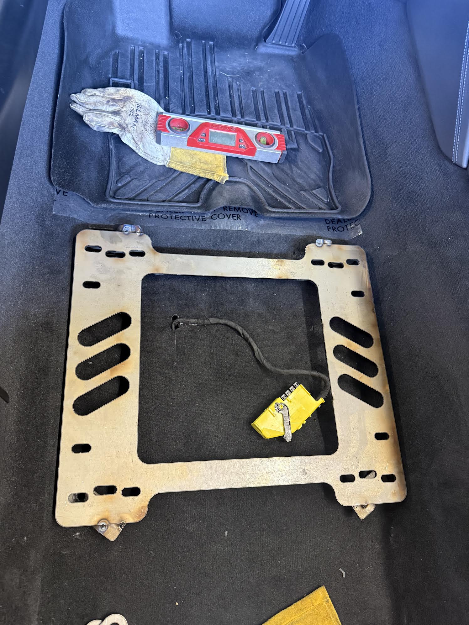 Planted Seat Bracket- BMW i8 (2014-2020) - Driver / Left - Image 3