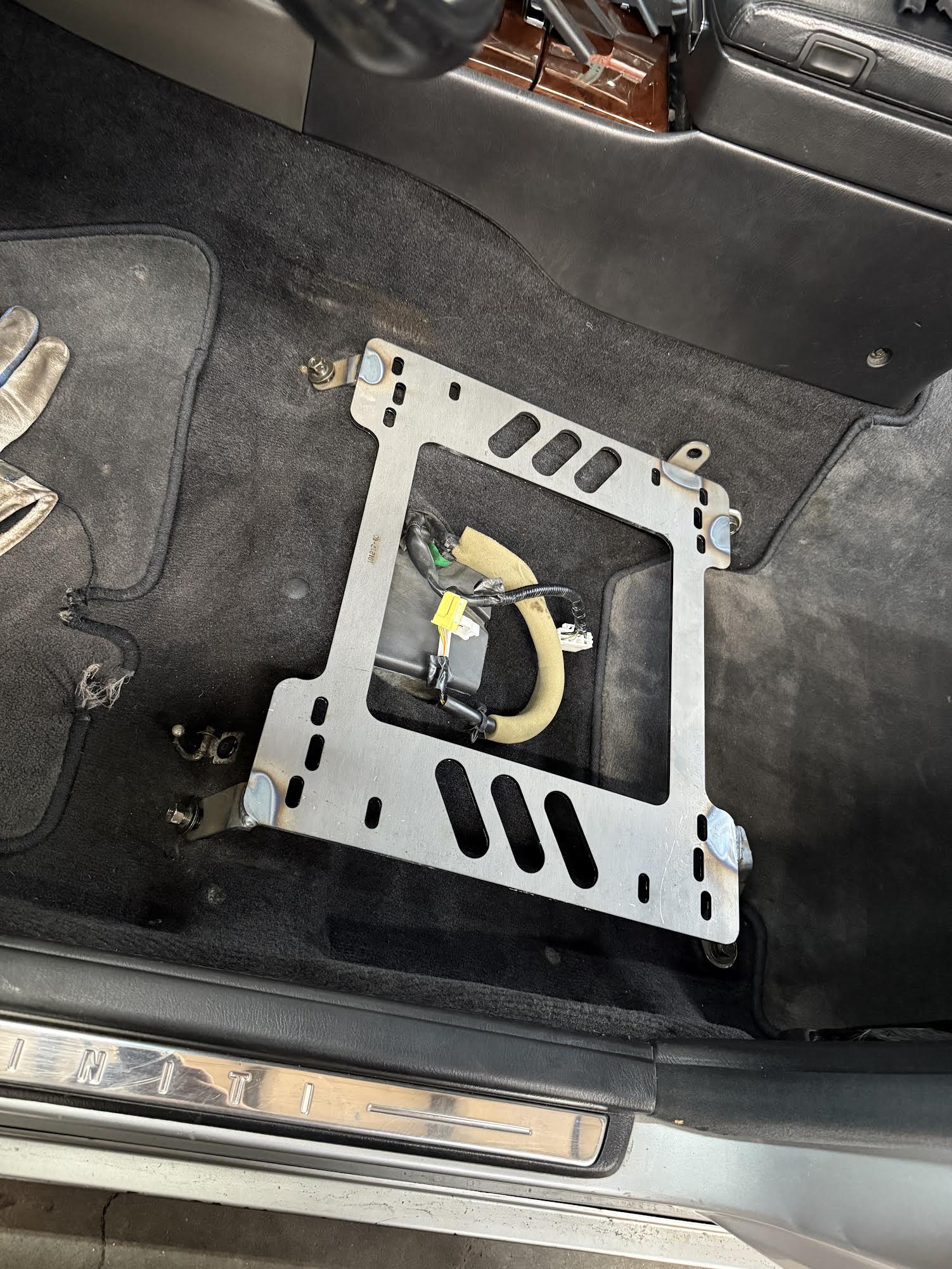 Planted Seat Bracket- Infiniti Q45 [2nd Generation / Y33 Chassis] (1997-2001) - Driver / Left - Image 2