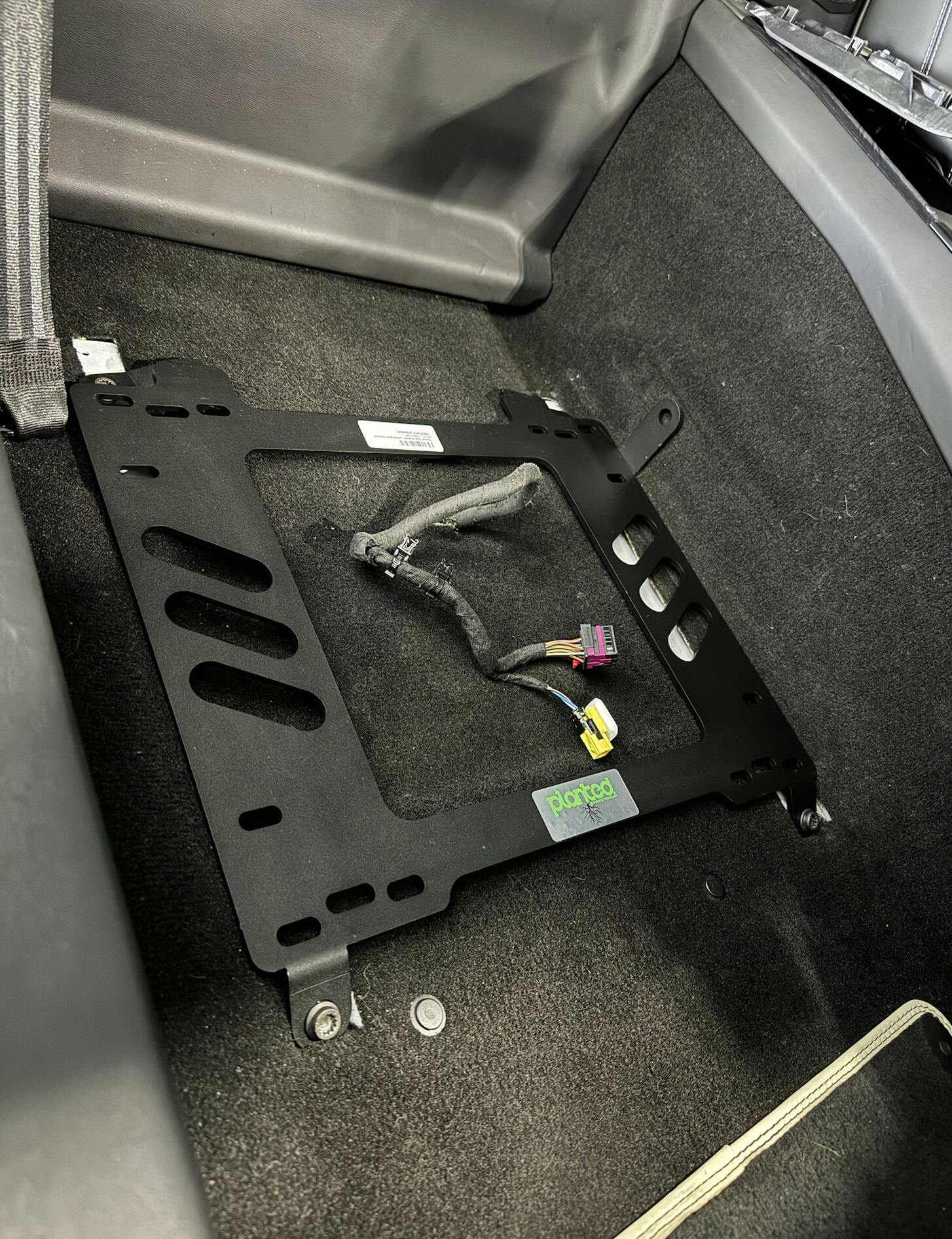 Planted Seat Bracket- Lamborghini Huracan (2014+) - Passenger / Right - Image 4